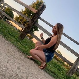 Meet your Posher, Lesly